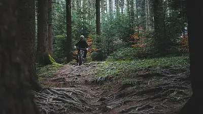 Wyposażenie rowerzysty: niezbędnik na każdą trasę