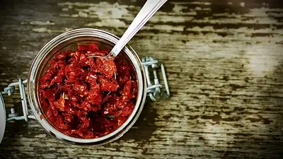 Suszone pomidory: właściwości, kalorie i zastosowanie