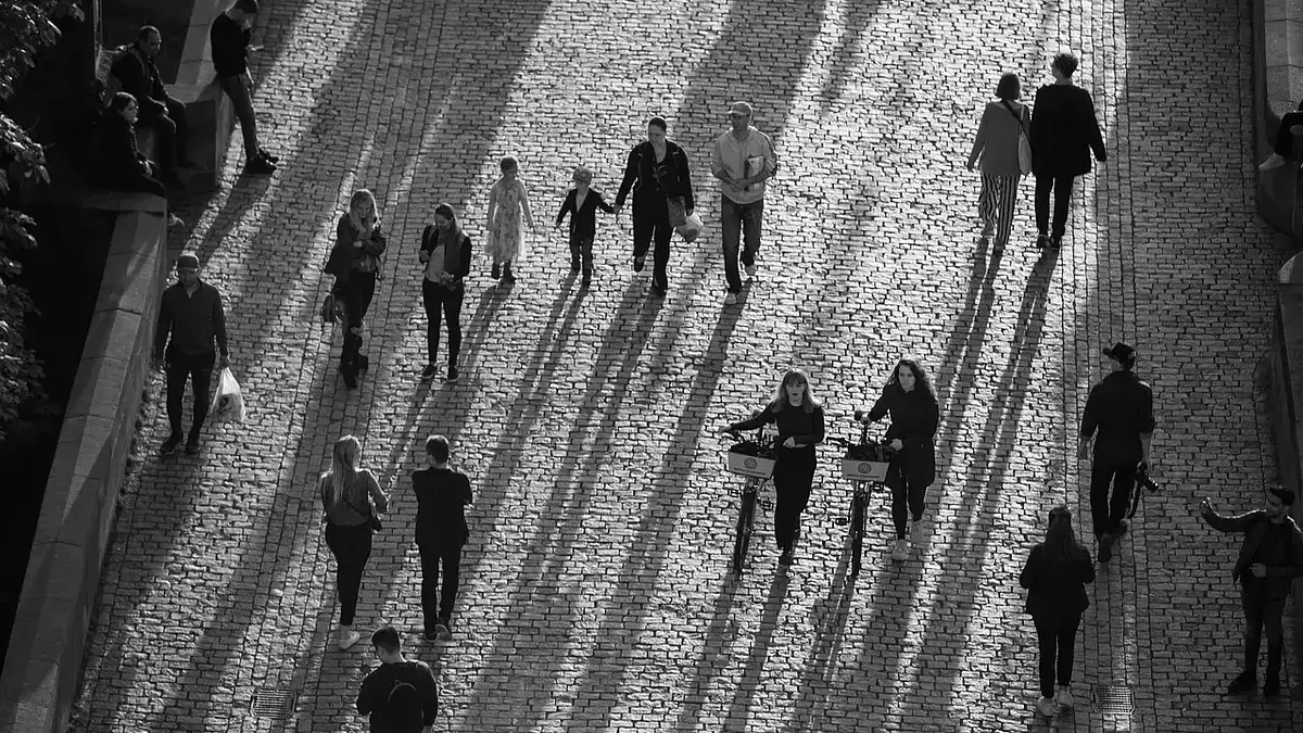 Korzyści z regularnych spacerów dla zdrowia i samopoczucia