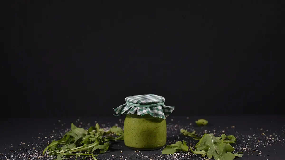 Pesto - zdrowe korzyści i przepisy na domowy sos