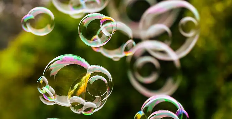 Unoszenie bioder z hantlą: poprawna technika