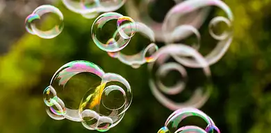 Unoszenie bioder z hantlą: poprawna technika