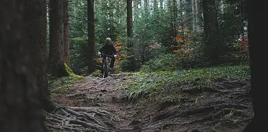 Niezbędne wyposażenie rowerzysty – co warto mieć?