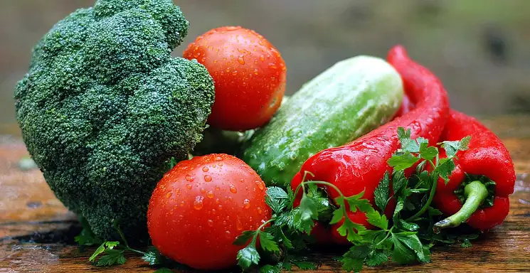 Sałatki dietetyczne – składniki i 2 proste przepisy