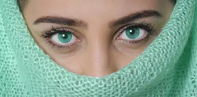 Jak dobrać kolor kredki do brwi? Porady i wskazówki