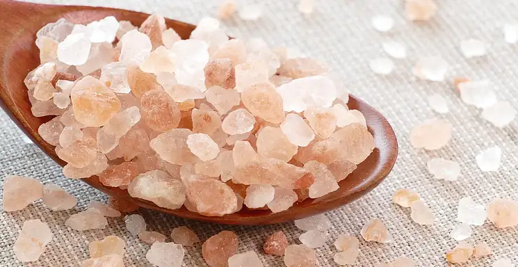 Sól himalajska a tradycyjna – różnice i właściwości