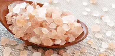 Sól himalajska a tradycyjna – różnice i właściwości