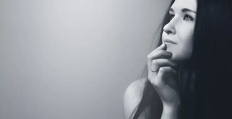 3 sposoby na proste włosy bez prostownicy