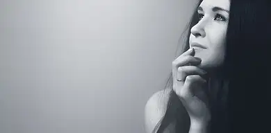 3 sposoby na proste włosy bez prostownicy