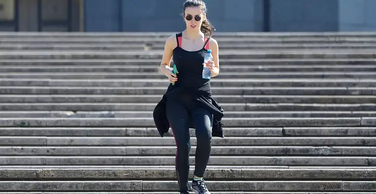 Ćwiczenia na schodach – sposób na piękne nogi