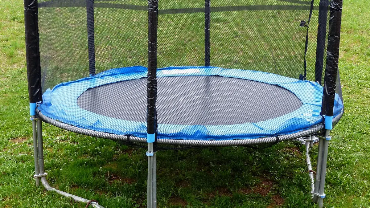 Trening na trampolinie ogrodowej – skuteczny fitness w domu